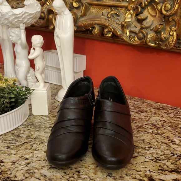 Easy Street Comfort Waves Shoes - Picture 2 of 7